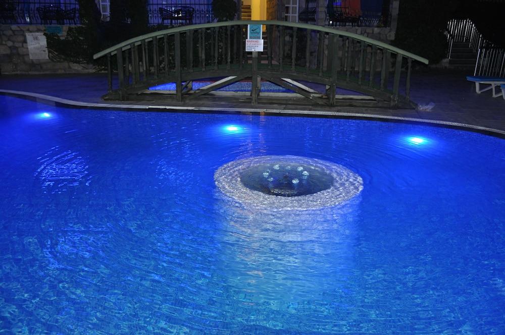 말마리스 Club Aquarium 아파트 호텔 외부 사진